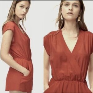 Aritzia Babaton women Corbett Rust 100% Silk Romper V-Neck Elastic Waist size M